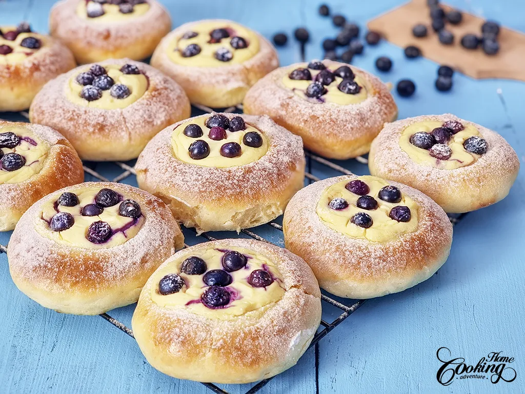 Blueberry Cream Cheese Buns