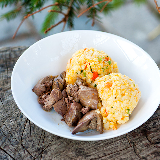 Simmered chicken liver served with vegetable pilaf – Cooking Without Limits