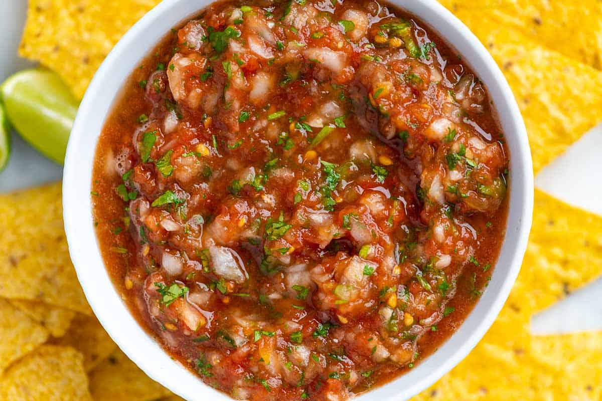 Quick and Easy Salsa with Chips