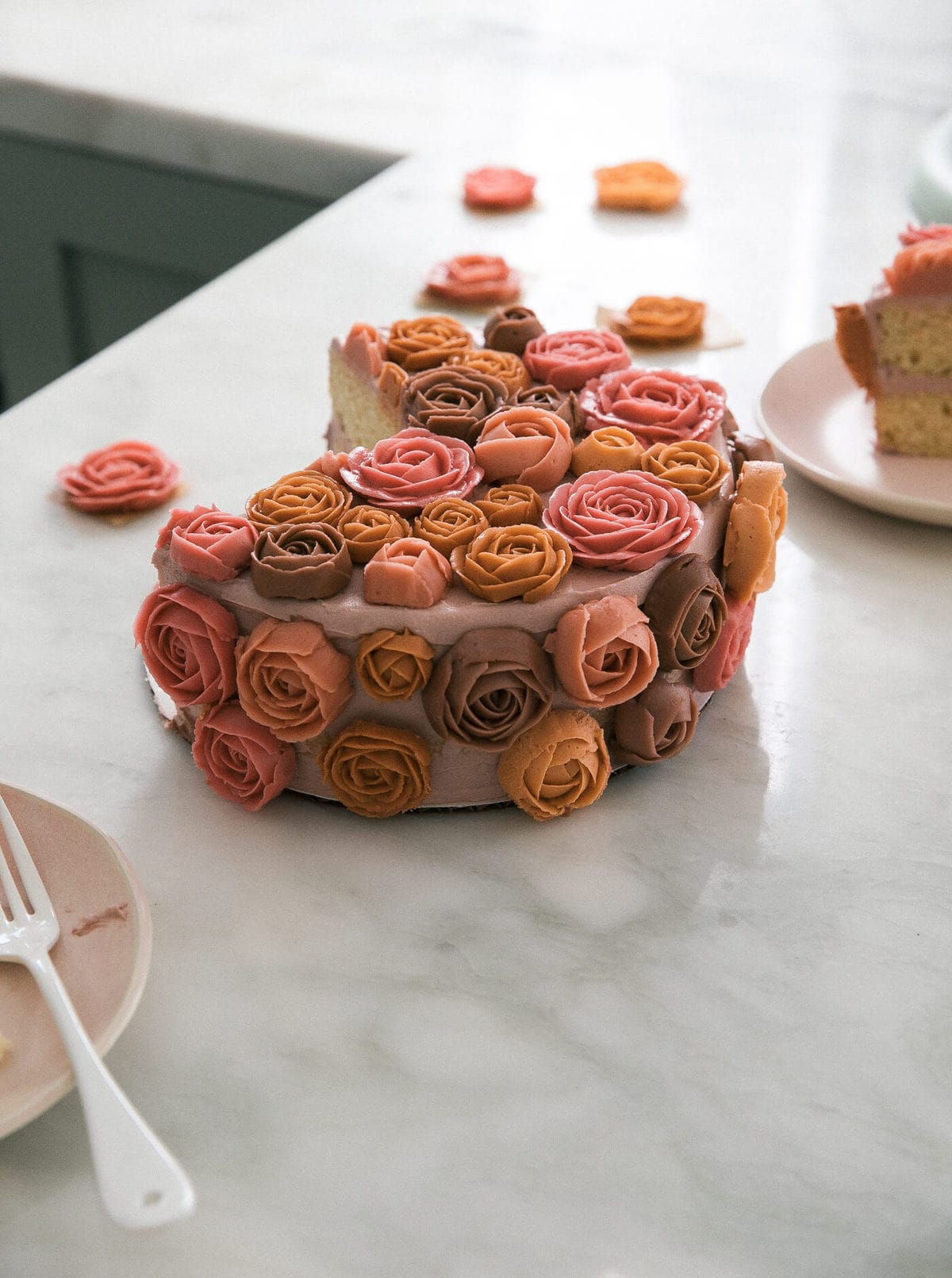 Side view of a elderflower lemon cake with buttercream roses.