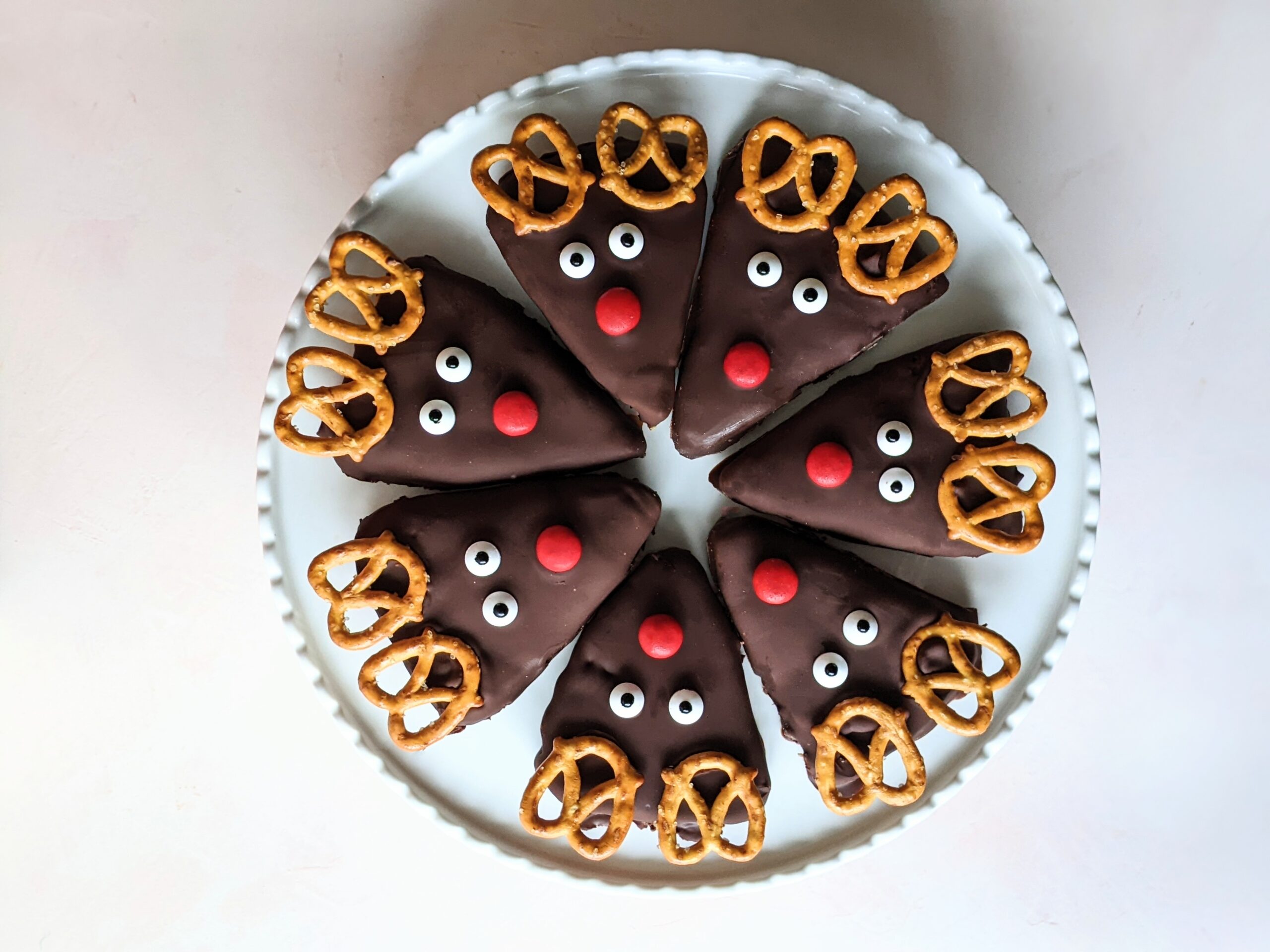 No-Bake Chocolate Peanut Butter Cup Reindeer Treats