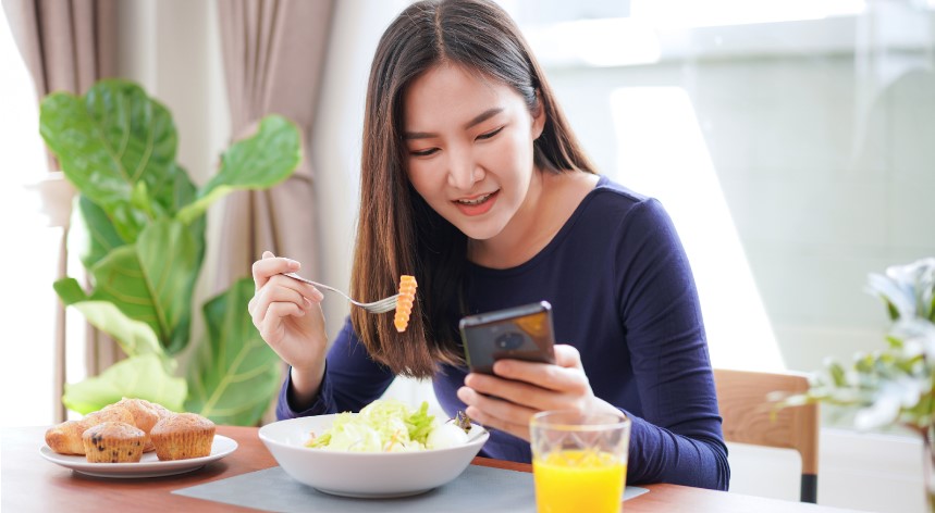 Women having EB frozen western food at home